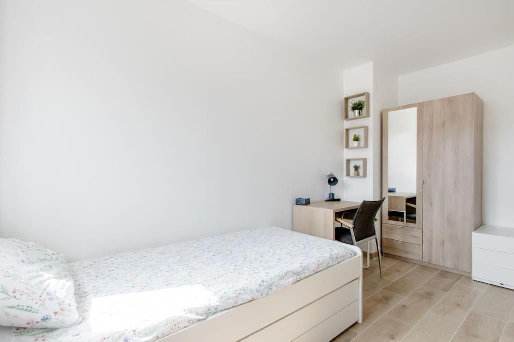 Private Room In Renovated Apartment - Tram 1 Min Walk Nizza Exterior foto