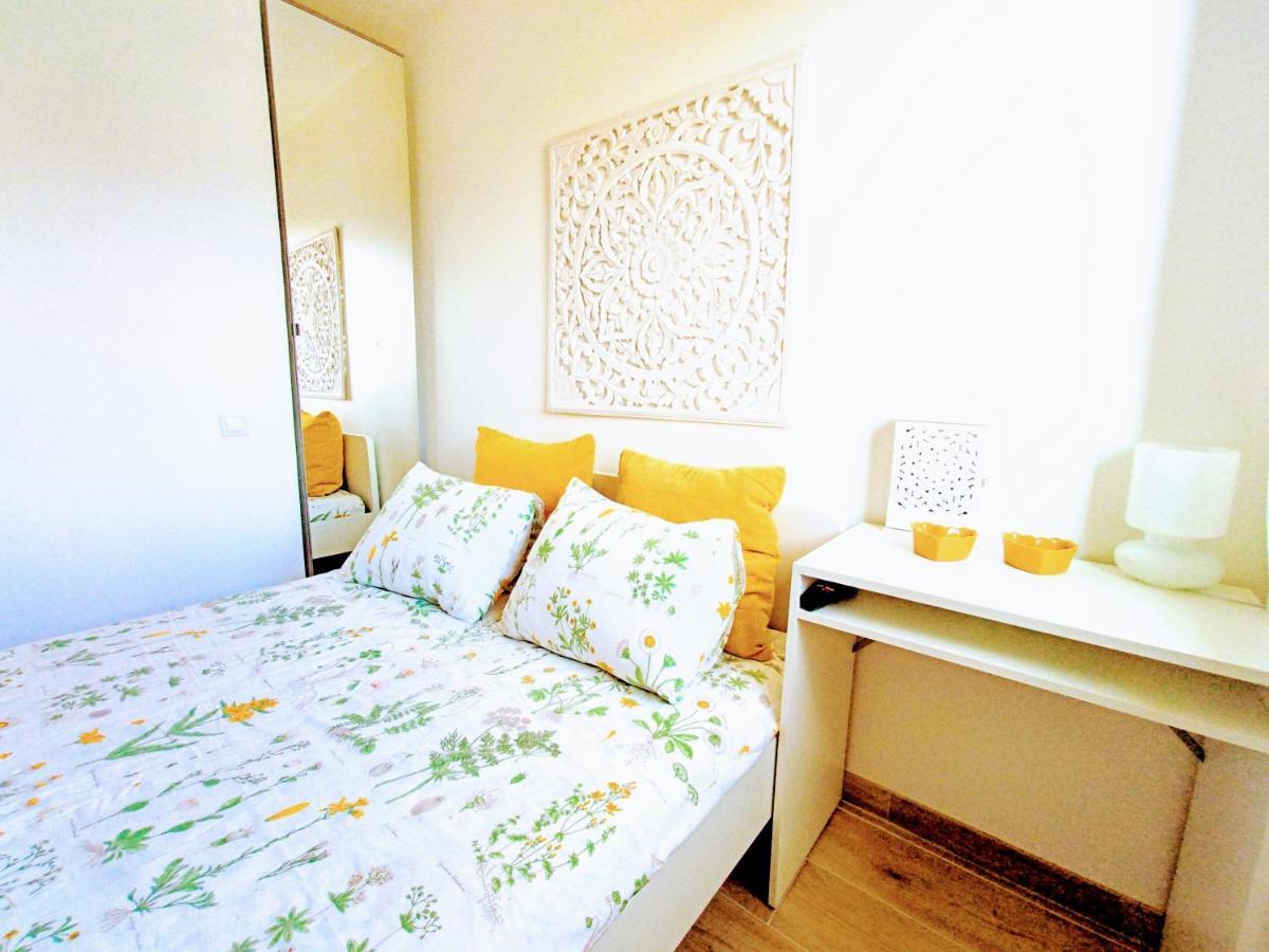 Private Room In Renovated Apartment - Tram 1 Min Walk Nizza Exterior foto